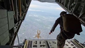 U.S. Marines and Airmen Execute a Parachute Operations with Japan Ground Self-Defense Force