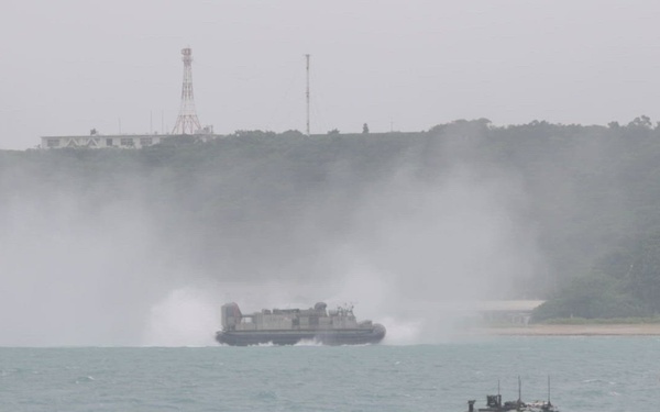 31st MEU | ACVs onload onto USS Rushmore B-Roll