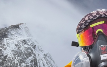 Frozen Step - David Phillips summits Mount Everest