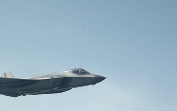 Atlantic Trident 25: 100th ARW refuels 48th FW F-35s, trains with Finnish Air Force F/A-18s