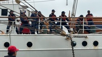 CGC Eagle members heave mooring line