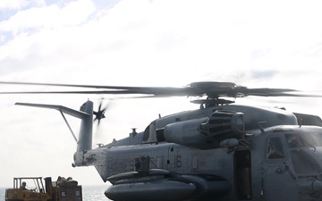31st MEU | VMM 265 (Rein.) and Detachment 18 conduct FARP support operations