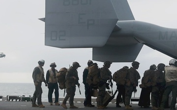 31st MEU | VMM-265 and VMFA-242 conduct flight operations