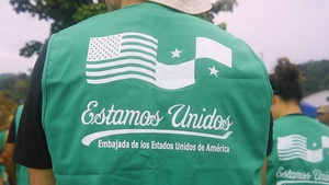 USNS Comfort Sailors Clean Veracruz Beach