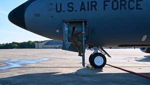 459ARW Refuels 4FW