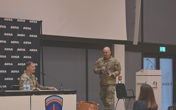 Gen. Christopher Donahue conducts Press Conference at LANDEURO