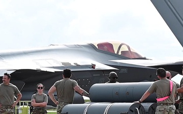 115th AMXS and 187th AMXS set up lightning protection systems