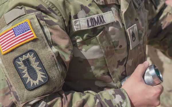US Army Staff Sgt. Mark Owens discusses EOD training with the Tunisian Armed Forces during AL25 [Social Media 9:16]