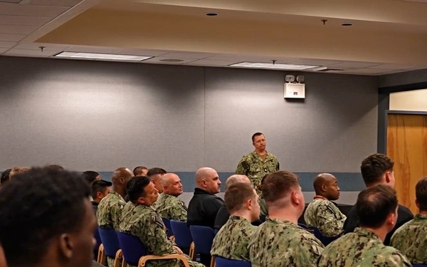 Adm. Stuart B. Munsch visits U.S. VP Squadrons in Iceland