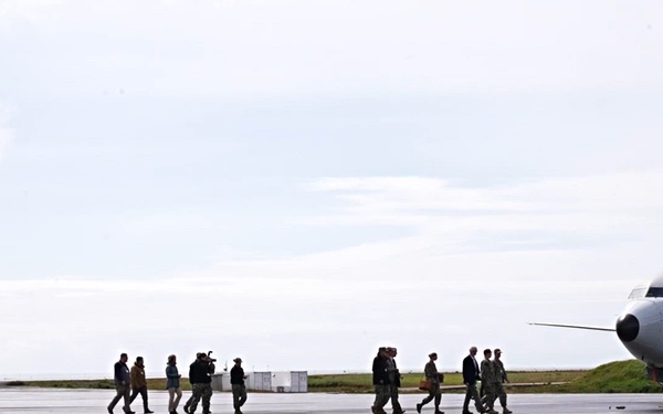 Adm. Stuart B. Munsch visits U.S. VP Squadrons in Iceland