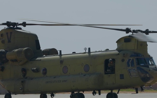 U.S. Troops Conduct Howitzer Airlift