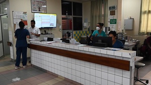 [B-roll] USAF medical personnel assist in treatment at Academic Hospital Suriname