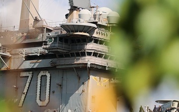 USS Carl Vinson arrives in Pearl Harbor for a scheduled port visit