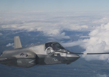 VMGR-152 Marines train during exercise Red-Flag Alaska