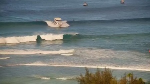 U.S. Coast Guard, Ocean Safety respond to an aground vessel near Honolulu