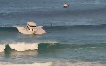U.S. Coast Guard, Ocean Safety respond to an aground vessel near Honolulu