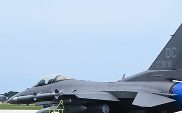 D.C. Air National Guard crew chiefs refuel F-16s for REFORPAC redeployment