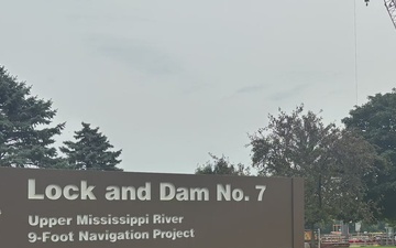Corps of Engineers replaces 92-year-old miter gates at Lock and Dam 7