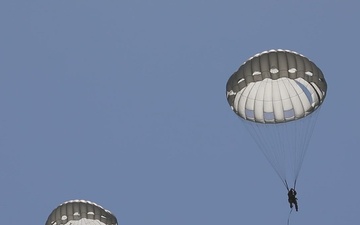 128th Quartermaster &quot;Riggers&quot; Conduct Joint Airborne Exercise With California Army National Guard Special Forces