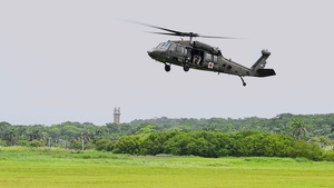 Panamanian and U.S. Forces conduct jungle MEDEVAC training