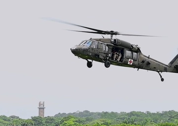 Panamanian and U.S. Forces conduct jungle MEDEVAC training