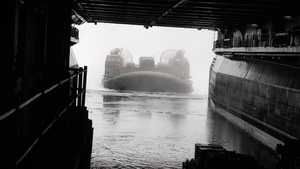 22nd MEU(SOC) | LCAC Onload Operations for Deployment