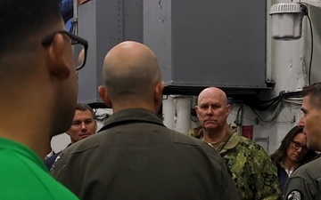 Abraham Lincoln hosts Vice Chairman to the Joint Chiefs of Staff; Commander, U.S. Alaskan Command and U.S. Senators
