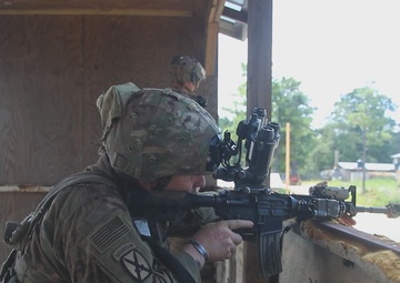 Commando Brigade Holds Positions in Town at JRTC