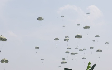 Multinational partners perform airborne jump in Super Garuda Shield 25
