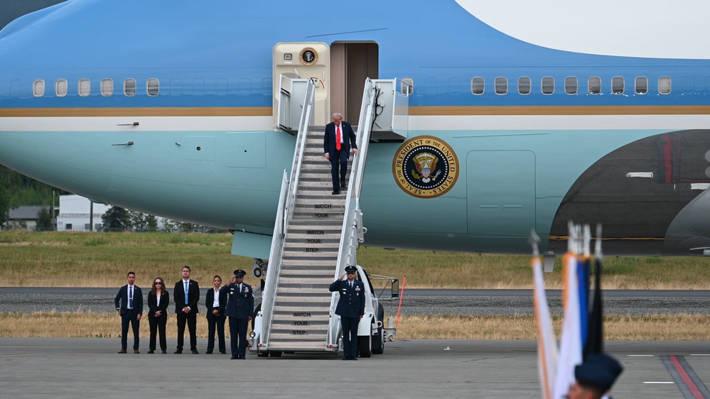 DVIDS - Video - Trump, Putin meet for Alaska 2025 Summit B-Roll