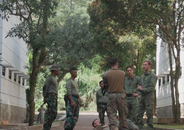 Super Garuda Shield 25 B-Roll: U.S, Indonesian, Dutch Marines conduct tactical combat casualty care training