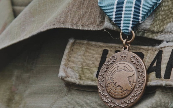 U.S. Army 5-7 Cavalry Soldiers receive NATO award in Estonia