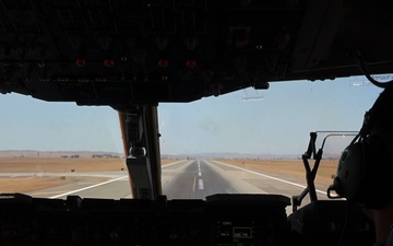 Travis C-17 aircrew perform flight training