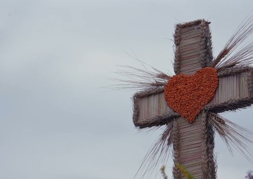 U.S. Army Soldiers attend Polish Harvest Festival Mass