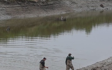 Several agencies use muscles to relocate mussels, fish in Red River of the North