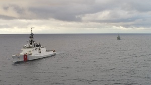 USCGC Waesche (WMSL 751), HMCS Regina conduct gunnery exercise in Bering Sea