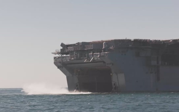 ACVs with BLT 3/5 Splash from the USS Boxer