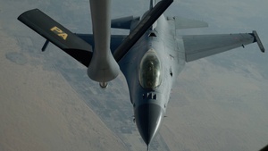 Stratotanker refuels Royal Bahrain Air Force Fighting Falcons