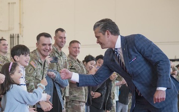 U.S. SECWAR visits Republic of Korea, meets with troops