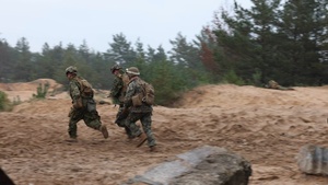 U.S. FASTEUR Marines train Latvian allies on using M240B