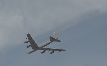 B-52 Flies Over the Dubai Airshow