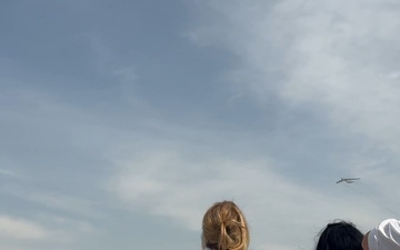 B-52 Stratofortress flies over Dubai Airshow 2025