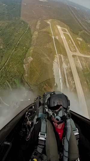 Cockpit Footage: F-22 Raptor Performs at Wings of Pride Airshow at Branson, Missouri