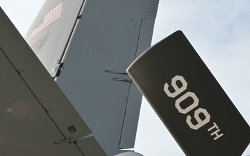 Tigers and Bats patrol Pacific skies: Joint Force in Motion: Marines and Airmen Integrate Over the Pacific