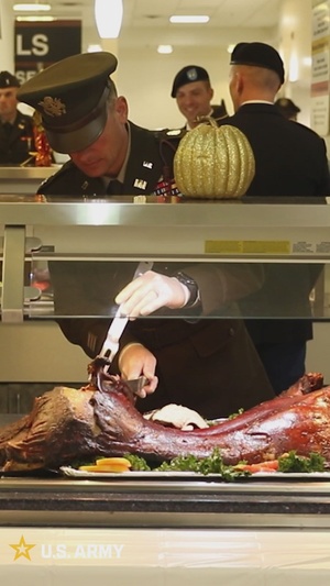 Marne Division leaders serve Thanksgiving meal