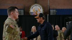 SECWAR and senior leaders serve holiday meal on Black Friday