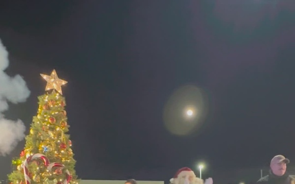Ikego Housing Base Celebrates Christmas Tree Lighting Ceremony