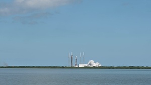 Starlink 10-37 mission launches from CCSFS