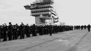 HOME: George Washington Pulls In To Yokosuka