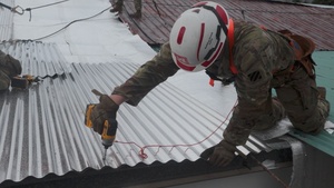 3rd Infantry Division Engineers Repair Panamanian School Roof in Salamanca Community